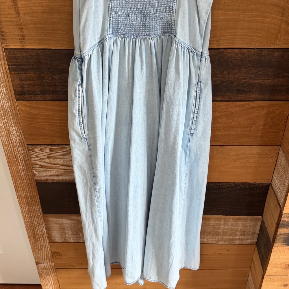 GAP light wash denim midi dress - Picture 6 of 6